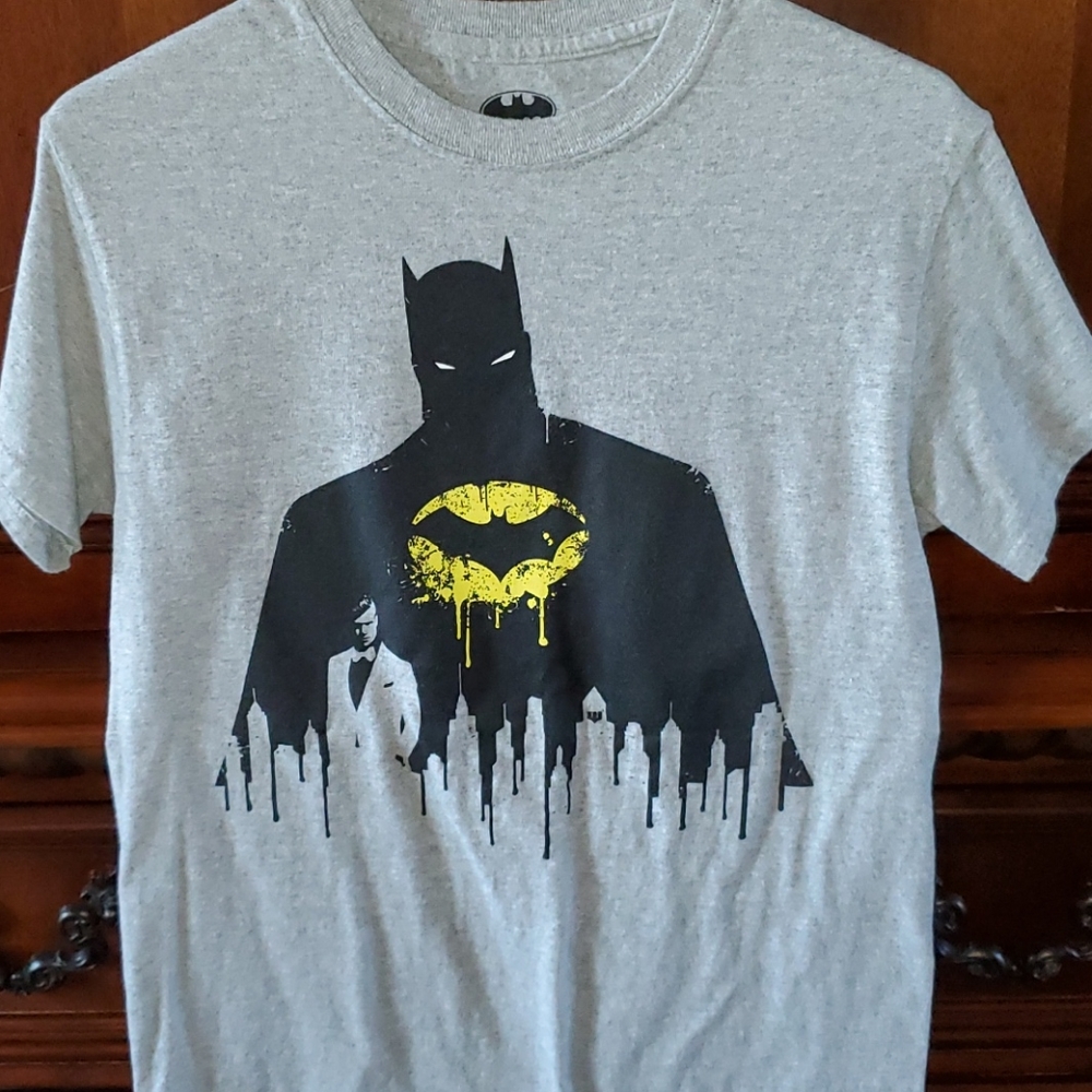 Batman darknight tshirt,size sm
